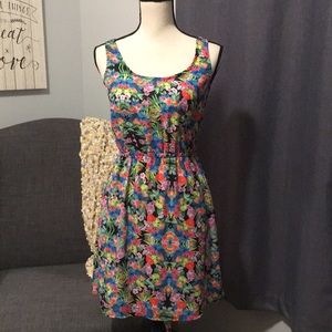 Floral dress peekaboo back